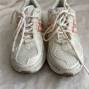 NWOT New Balance 1960R Cream and Orange Athletic Shoes Breathable Mesh Low-Top